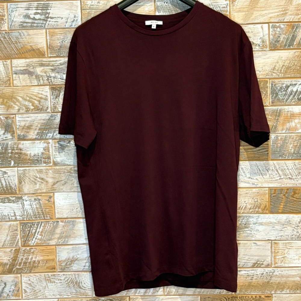 Reiss Maroon Short Sleeve Tee.  Size XL.  Great Condition.